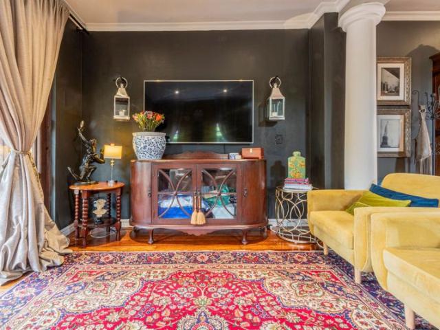Oh so trendy duplex with private garden