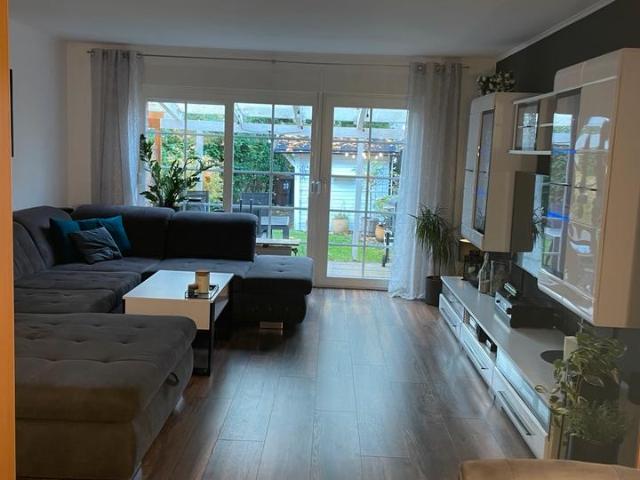 Von privat: Gepflegtes Reihenmittelhaus in Top Lage