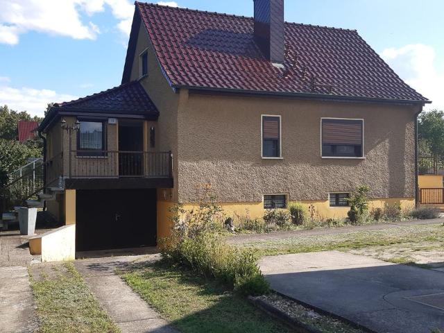 Ohne Provision ! Solides Einfamilienhaus mit großem Garten