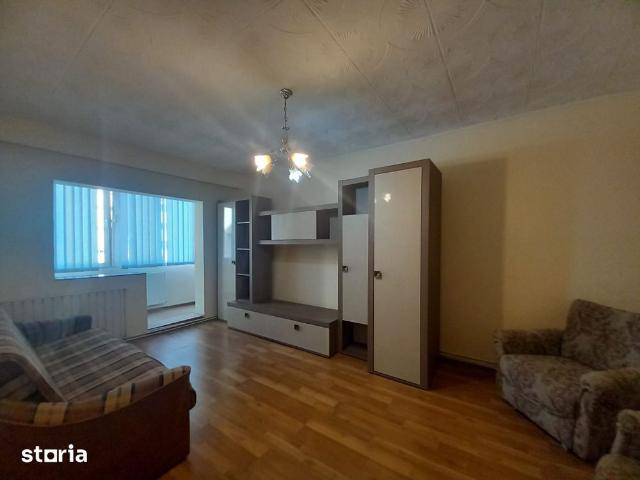 Oituz in spate la Ursus, apartament 3 camere, etajul 2 !