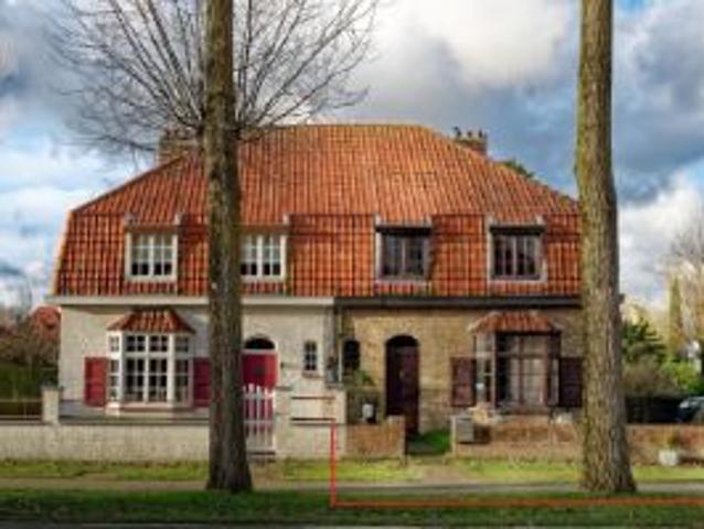 Oostduinkerke: Half open te restaureren cottage woning