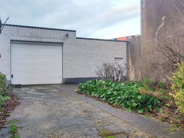 Oostende: loods/magazijn in residentieel gebied