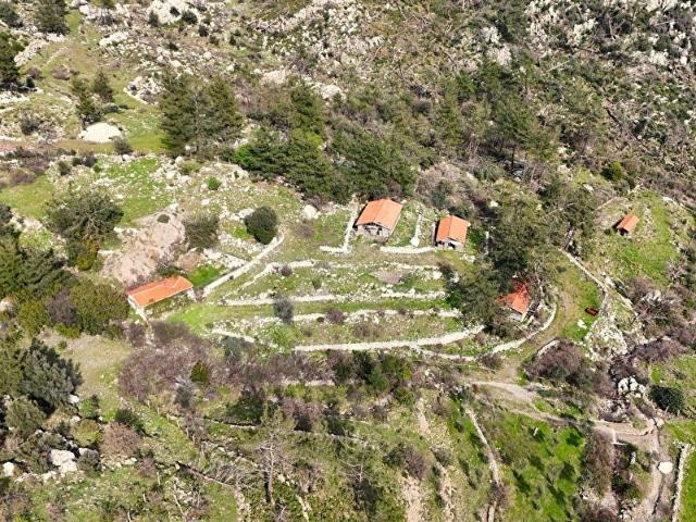 'ÖLMEZ EMLAK'TAN' MARMARİS OSMANİYE KÖYÜ'NDE EŞSİZ DOĞA İÇERİSİNDE SATILIK PRESTİJLİ TARLA