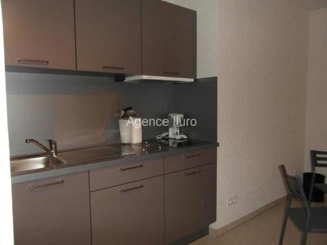 OLORON CENTRE STUDIO MEUBLE DANS RESIDENCE RECENTE