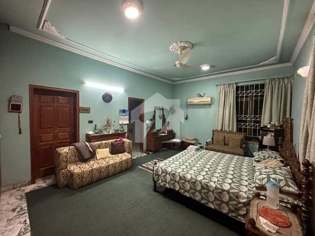 Old 40x80 Double Storey House In I 8/2