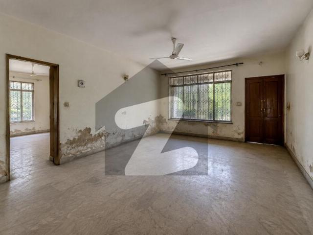 Old Demolishable House Is For SALE F 8