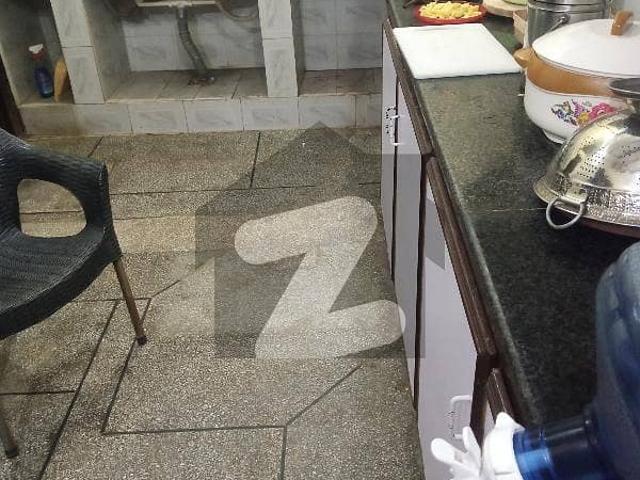 Old House Available For Sale at Very Good Location in Gulberg 3