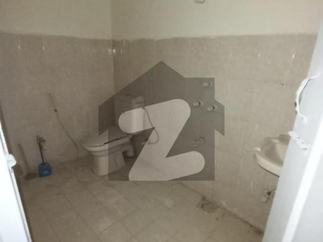 Old house for rent in block 03, near kda market, gulshan e iqbal block 3