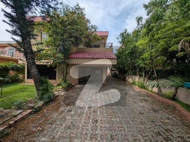 Old Livable House On 500 SQ YD In Prime F 7