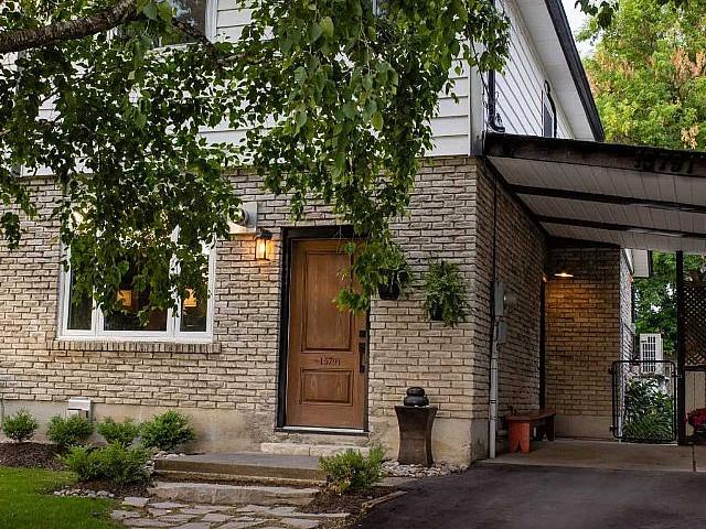 Old Simcoe & Bay St,on 3 Bedroom 2 Bathrooms