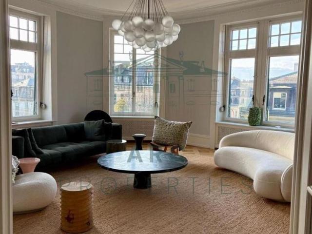 OLD TOWN – SUPERB HAUSSMANNIAN APARTMENT WITH OPEN VIEW WITHIN WALKING DISTANCE OF