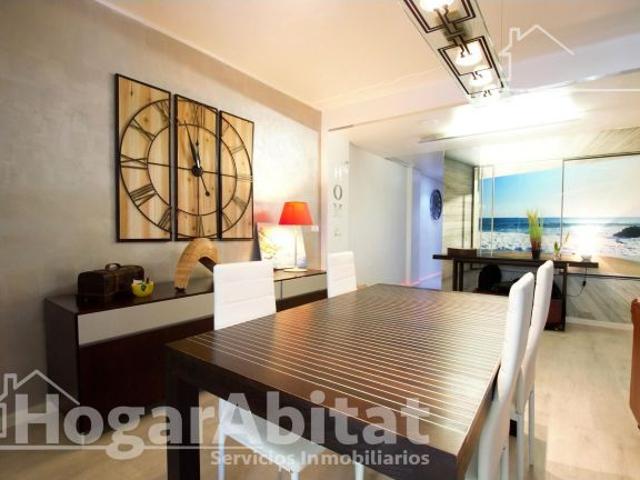 ¡OLIVA CENTRO! BONITO, AMPLIO Y REFORMADO CON DOS TERRAZAS Y BALCÓN