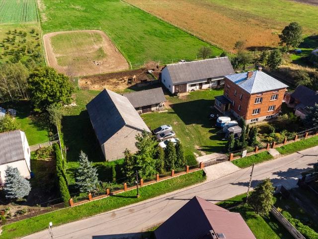 Działka rolna z zabudowaniami i stadniną koni, 43 724 m2