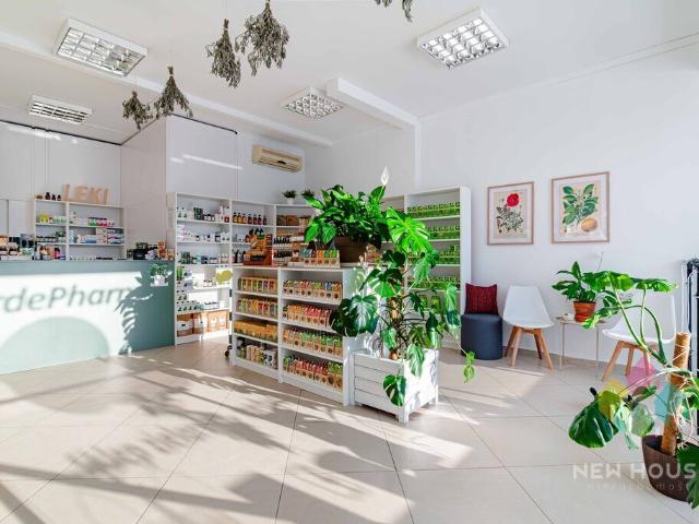 Dwupoziomowy lokal 84 m2 przy głównej ulicy Jarot