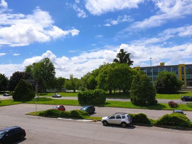 Oltre 3 vetrine in affitto a Brescia