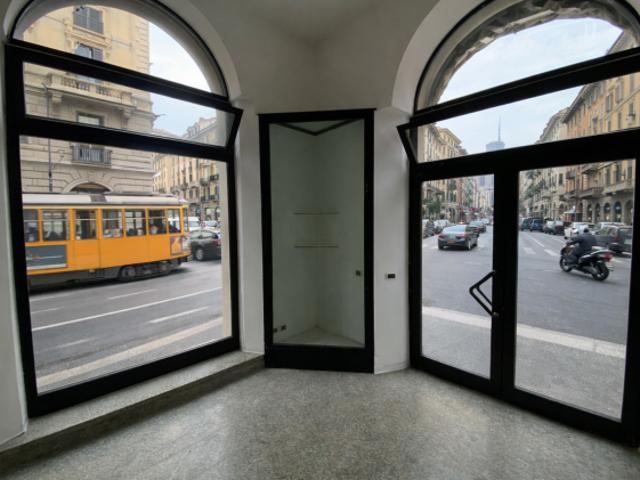 Oltre 3 vetrine in affitto a Carrara