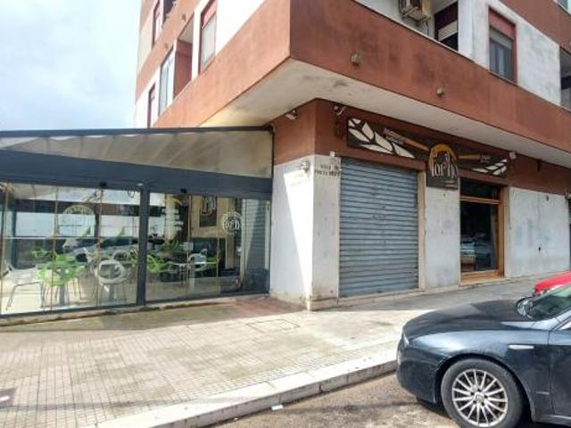 Oltre 3 vetrine in vendita a Brindisi