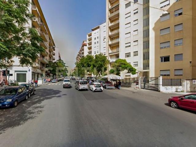 Oltre 3 vetrine in vendita a Catania