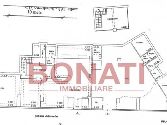 Oltre 3 vetrine in vendita a La Spezia