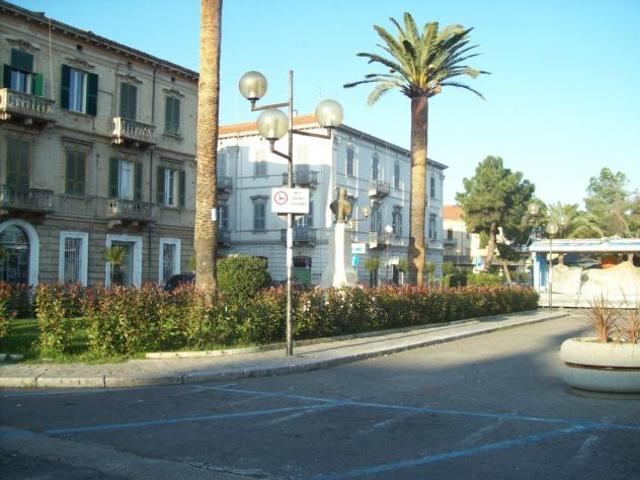 Oltre 3 vetrine in vendita a Lanciano