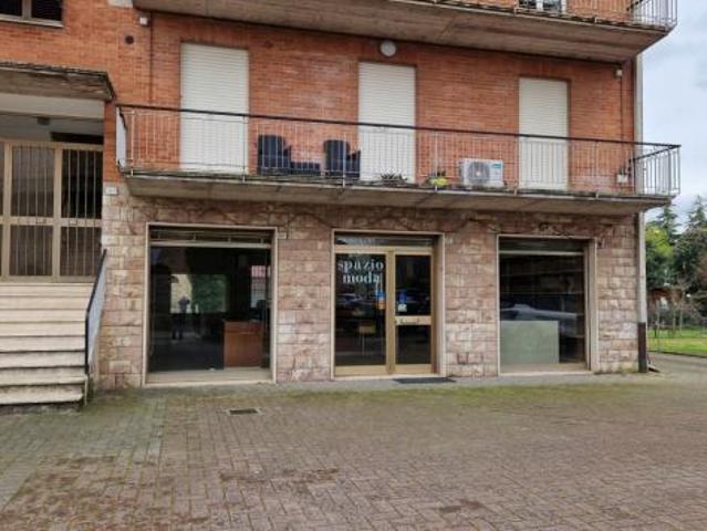 Oltre 3 vetrine in vendita a Perugia