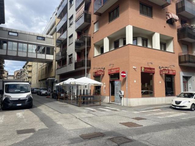 Oltre 3 vetrine in vendita a Torino