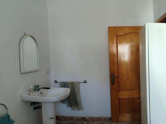 OLULA DEL RÍO. ALMERÍA. VENTA DE NAVE INDUSTRIAL CON 1400 METROS DE PARCELA