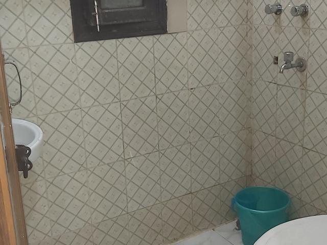 Om Sai Properties Mayur Vihar i 1.5 Bedroom 450 Sq. Ft. Builder Floor in Pandav Nagar Delhi Listing ID: #10383