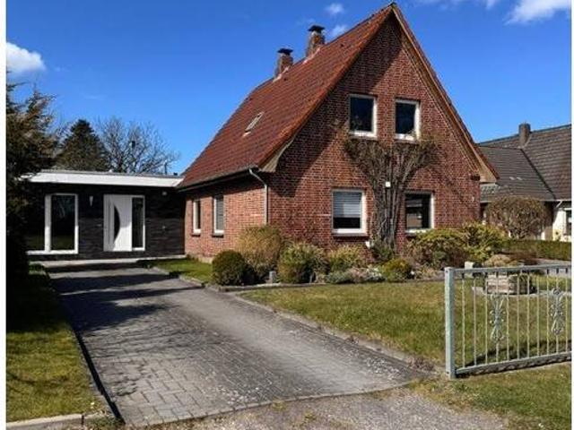 Oma und Opa müssen auch mit ! Einfamilienhaus mit sep.Anbau in Varel Büppel