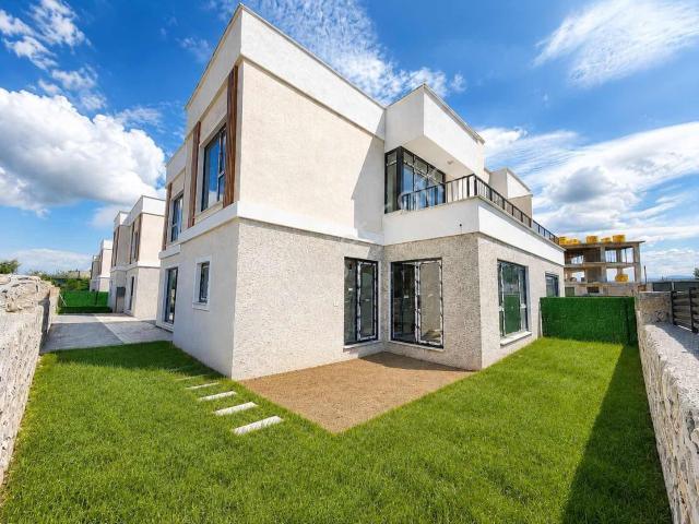 Ömer İnan Remax Karapınar Köşe Konumlu 205m² Prestijli 4+1 Villa