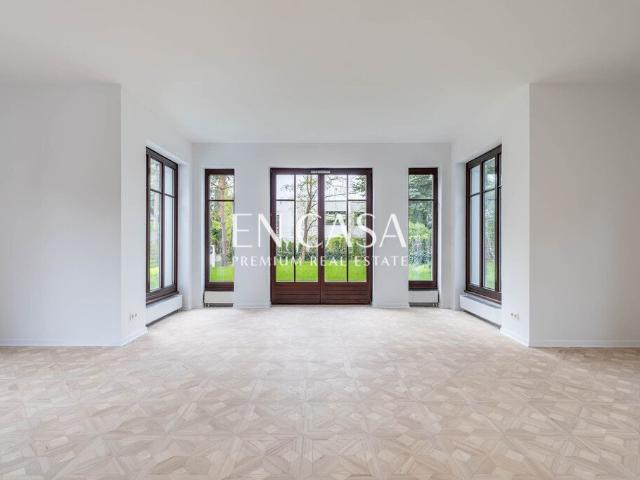 Łomianki, 400 m2