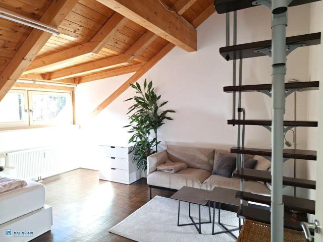 ON TOP charmante 2 Zimmer Loft im Dachgeschoss einer Ceconi Villa