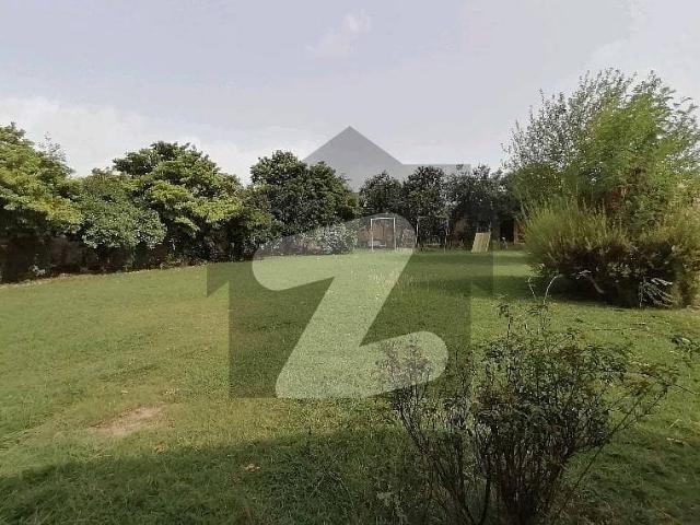 On Excellent Location 4 Kanal Farm House Is Available For sale