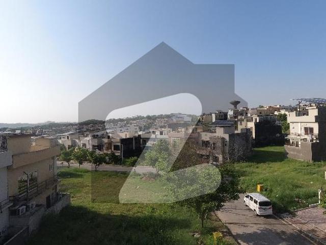 On Excellent Location Bahria Town Phase 8 Rafi Block House Sized 5 Marla Bahria Town Phase 8 Rafi Block