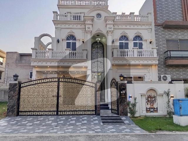 On Excellent Location House For sale Situated In Citi Housing Society