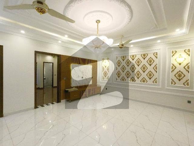 On Excellent Location House For sale Situated In Khayaban e Amin Block L
