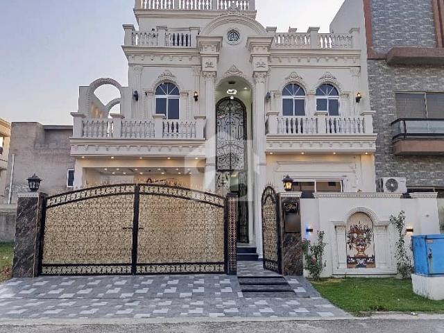 On Excellent Location House Sized 10 Marla In Citi Housing Society