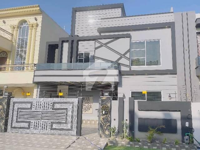 On Excellent Location House Sized 10 Marla Is Available For sale In Citi Housing Society