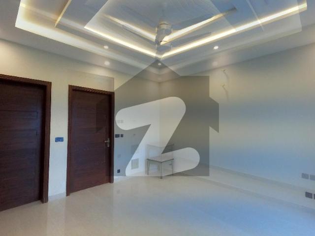 On Excellent Location I 11/2 House Sized 4 Marla I 11/2