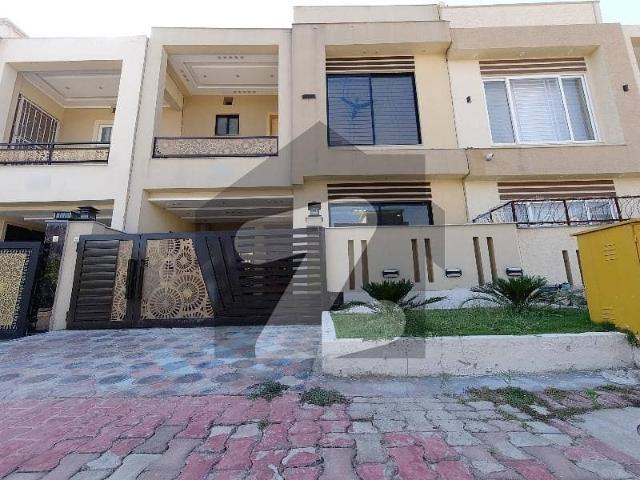 On Excellent Location In Bahria Town Phase 8 Block M 5 Marla House For sale