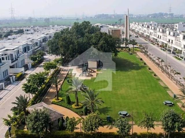 On Excellent Location Lahore Smart City Executive Central Block Residential Plot Sized 1 Kanal Is Available