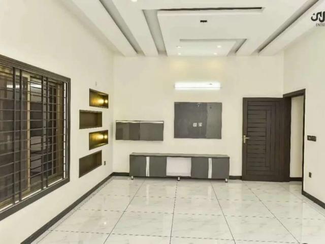On investor price 4 bed with roof #Cosmopolitan society karachi Cosmopolitan Society ID 68730