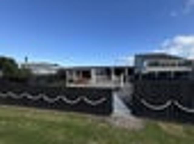 Once Upon A Tide, Fully Renovated Beachfront Bach