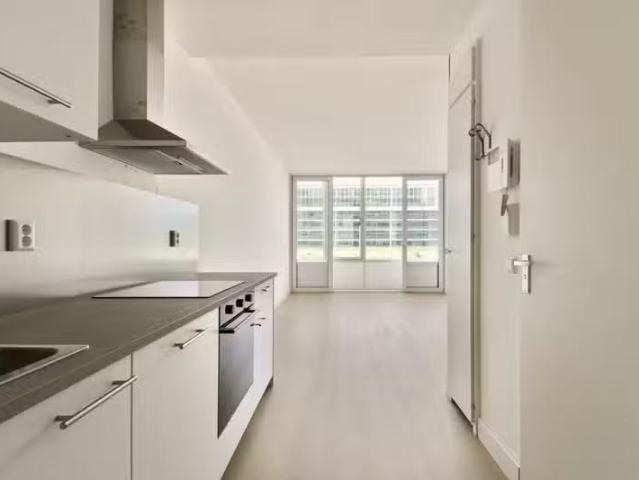 Onder bod: Bos en Lommerplantsoen 5E, 1055 AA Amsterdam