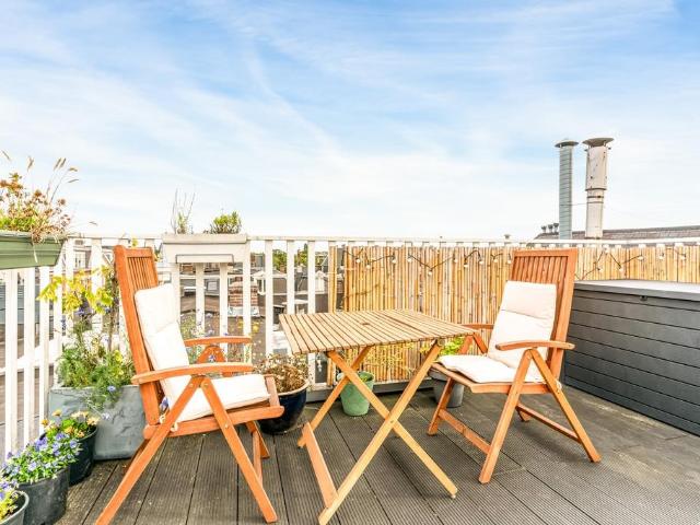 Onder bod: Da Costastraat 99 4, 1053 ZJ Amsterdam | VVA