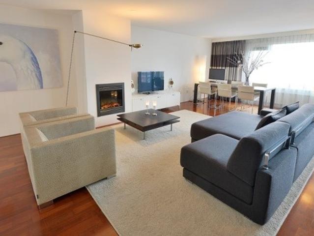 Onder bod: Pieter de Hoochstraat 19F, 1071 ED Amsterdam | VVA
