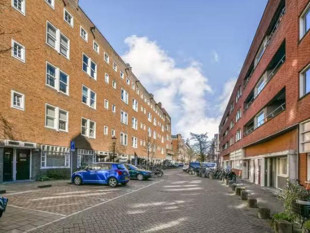 Onder bod: Van Bossestraat 74 1, 1051 KB Amsterdam