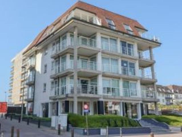Ondergrondse staanplaats en berging te koop in villa resi.