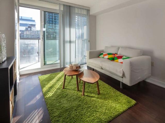One32 — 1 Bed + Den