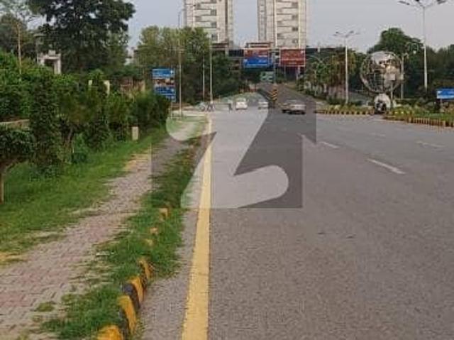 One constitution 1 bed un furnished apartment available for rent